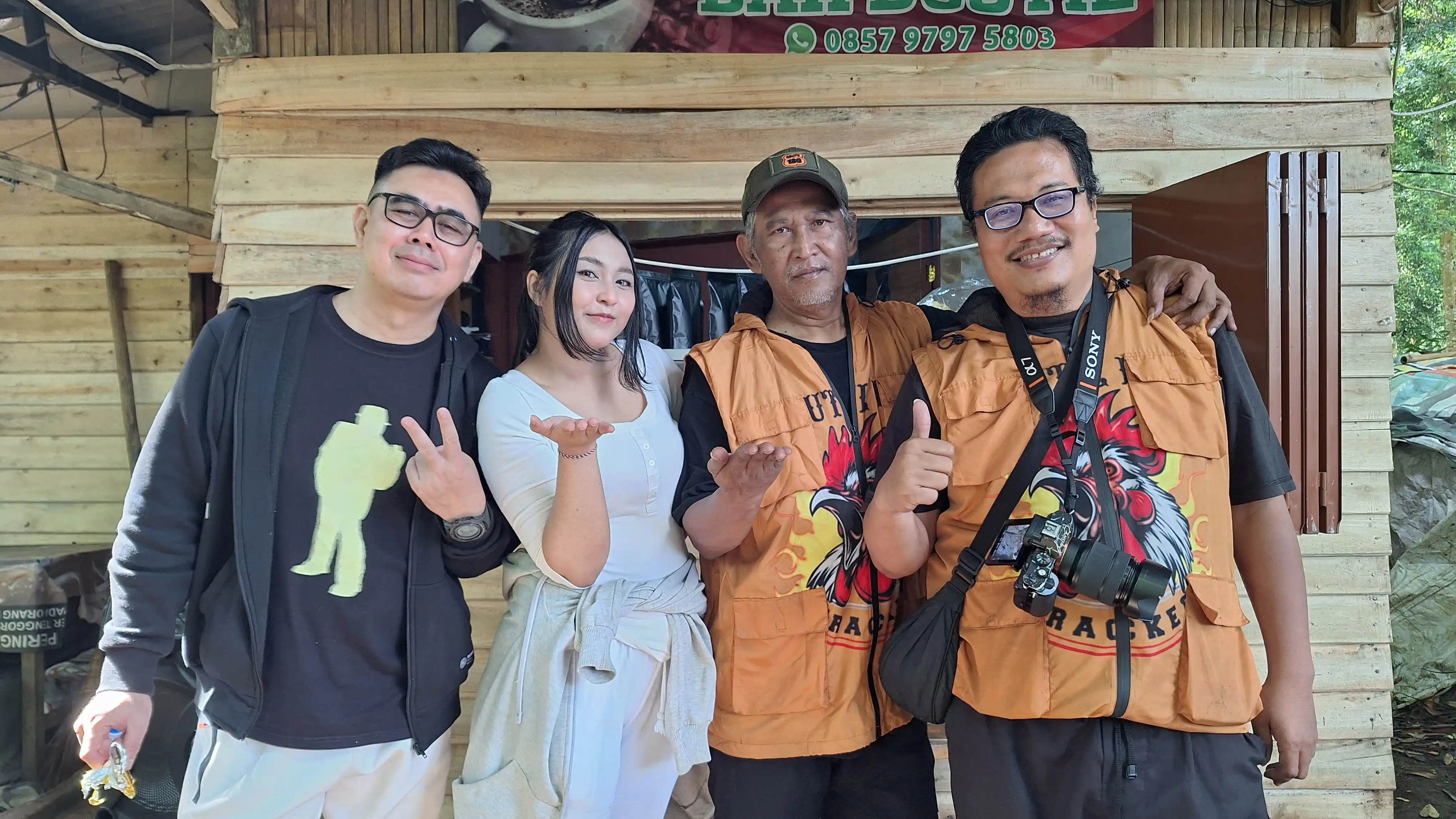 Danendra Tour & Travel layanan perjalanan wisata keluarga dan rombongan di Bandung